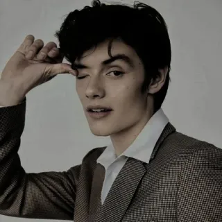 🍷 ee1d1da2 mężczyzna, garnitur, portret, mruganie, moda, styl telegram sticker