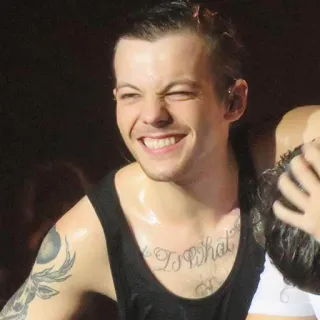 😁 35755de8 To What hình xăm, đàn ông, nụ cười, áo ba lỗ whatsapp sticker