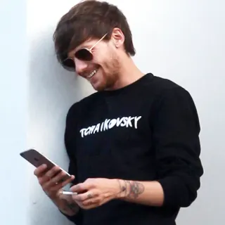 😃 a4f3a678 TCHAIKOVSKY người đàn ông, kính râm, cười, Tchaikovsky, điện thoại, người whatsapp sticker