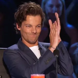 👏 a9ef36c9 Louis Tomlinson đàn ông, ca sĩ, giám khảo, cười, vỗ tay, Louis Tomlinson whatsapp sticker