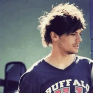 Louis 🔥 @Hazzaisminebitch whatsapp stickers