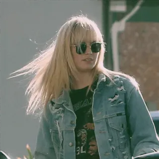 •Lovato Demi 🌸 whatsapp stickers