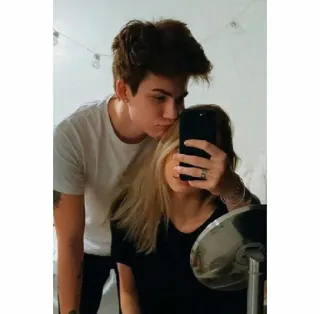 ❤️ c47e37c6 คู่รัก, เซลฟี่, วัยรุ่น, กระจก, ภาพเหมือน telegram sticker