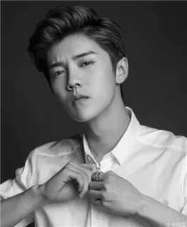 😒 3778e2ca homme, portrait, noir et blanc, personne, mode, style telegram sticker