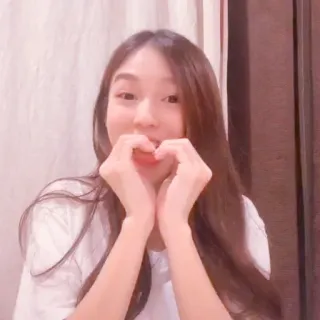 🦢 79d5671f corazón manos, amor, mujer, chica, asiática, pelo largo, sonrisa whatsapp sticker