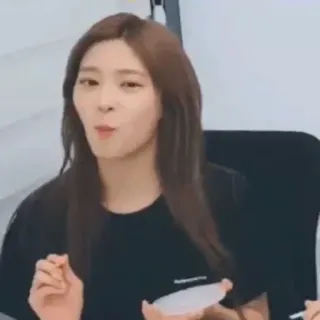 🍧 0030306a 女性, 人物, 肖像, 室内, 休闲 telegram sticker