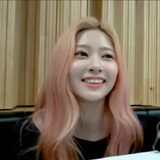 🍧 7117b7c1 女人, 肖像, 人物, 微笑, 头发, 韩国 telegram sticker