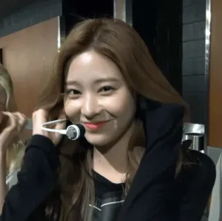 🍧 72ec5dd6 女人, 亚洲, 微笑, 肖像 telegram sticker