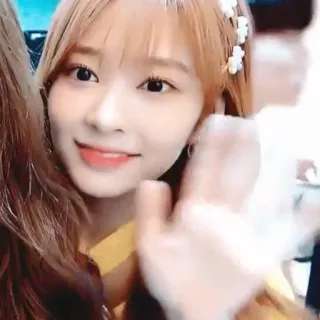 🍧 a0ee9215 女人, 肖像, 微笑, 快乐, 女孩, 花, 美丽 telegram sticker