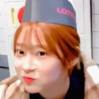 🍧 aed2a4bb LOTTE 女人, 帽子, 红发, 肖像 telegram sticker