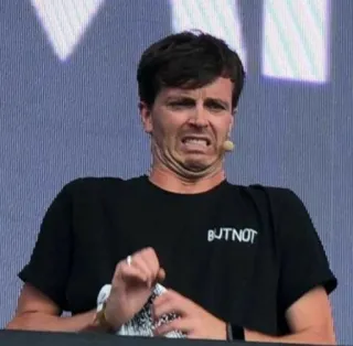 🥴 f84da120 BUTNOT Meme, Faccia, Divertente, Uomo, Espressione, Maglietta telegram sticker