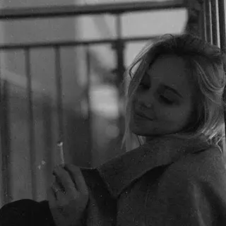 ➰ bef6e381 Frau, Rauchen, Schwarzweiß, Porträt, Vintage, Zigarette telegram sticker