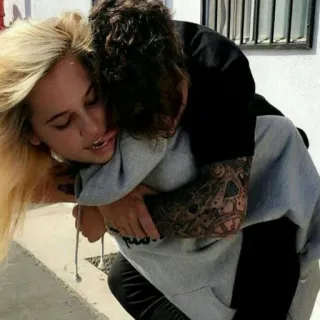 ❤ 87793112 para, przytulanie, uczucie, związek, na barana, miłość telegram sticker