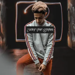 🙈 4140b290 lucky the styles mężczyzna, moda, styl, poza, portret, wewnątrz telegram sticker