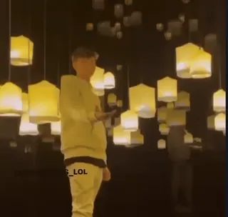 💝 2584c2f0 s_lol 人, 屋内, 照明, 立っている, ランタン telegram sticker