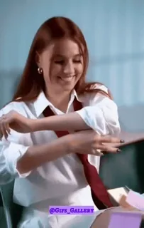 💝 f8920eb7 @Gifs_Gallery ティーン, 女の子, 学校, 幸せ, 学生 telegram sticker