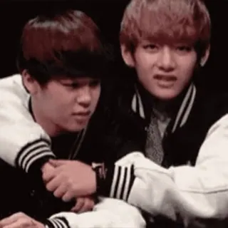 🎈 67e6a88c дружба, объятия, нежность, портрет, kpop telegram sticker