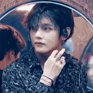 🎈 682b3c25 V kpop, певец, мужчина, мужской, знаменитость, музыка telegram sticker