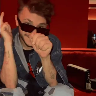 🫣 eb9bb591 persona, dito medio, offensivo, occhiali da sole, uomo, gesto telegram sticker