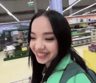 🫣 ed9c22fa donna, sorridente, interno, persona telegram sticker