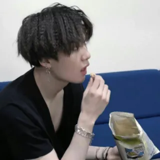 🍿 4111208d persona, mangiare, snack, cibo, ritratto, interno telegram sticker