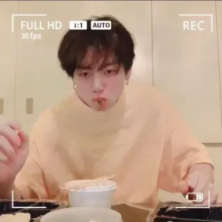 🤨 7f894f57 persona, mangiare, cibo, tavolo, interno, casual, ritratto telegram sticker