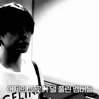 🔪 258e45d3 어제의 피로가 덜 풀린 멤버들 korea, teks, orang, potret telegram sticker