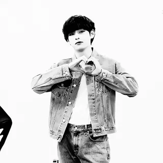 🔪 914f8a11 orang, pria, hati, jaket denim, cinta, K-Pop telegram sticker