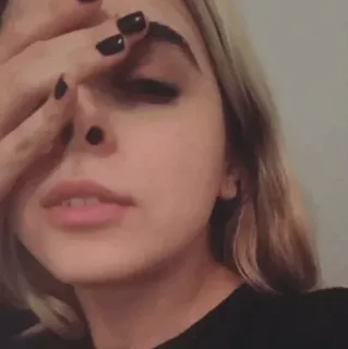 🕳 58870ca4 vrouw, portret, blond haar, handgebaar, gezicht, ogen gesloten telegram sticker