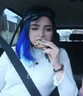 🕳 5eec5616 vrouw, koekje, eten, auto, veiligheidsgordel, blauw haar telegram sticker