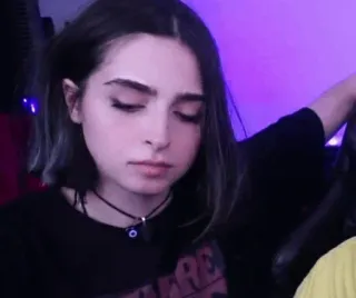 🕳 872300e0 vrouw, portret, ketting, persoon, meisje, jongvolwassene telegram sticker