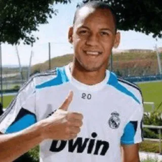 ❇️ 03193427 bwin piłkarz, piłka nożna, kciuk w górę, sport, koszulka telegram sticker