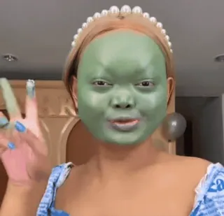 ✌ 6fa3ad14 osoba, zielona twarz, filtr, korona, znak pokoju, uroda telegram sticker