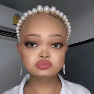 😊 d1a4615a portret, kobieta, twarz, opaska, makijaż telegram sticker