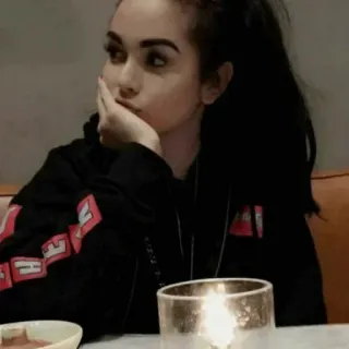 🥑 c38e9790 wanita, potret, lilin, dalam ruangan, orang whatsapp sticker