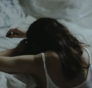 😢 0b037ca6 女人, 床, 悲伤, 抑郁, 无袖, 情绪化 telegram sticker