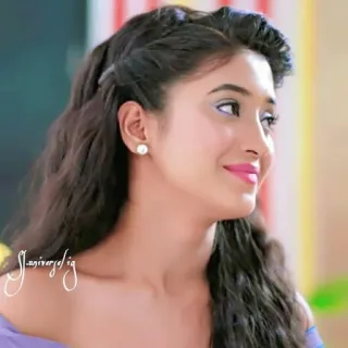 😅 9ae2a892 universeofig phụ nữ, chân dung, nụ cười, bông tai, tóc nâu telegram sticker