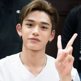 ⛓ 450c939f pria, potret, simbol perdamaian, gestur tangan, orang whatsapp sticker