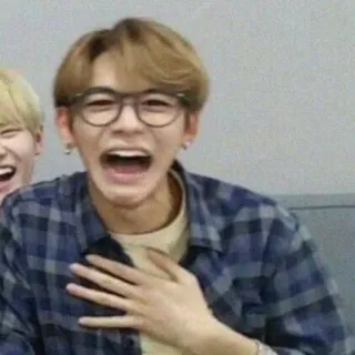 ⛓ a14416f2 orang, pria, potret, kacamata, ekspresi wajah, mulut terbuka whatsapp sticker