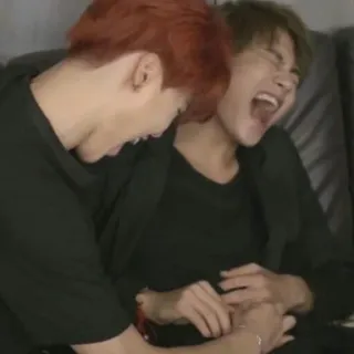 🌈 a5ff0ec1 mensen, knuffel, vrienden, lachen, genegenheid telegram sticker