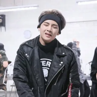 ❄️ 6b9ccef1 V K-pop, Penyanyi, BTS, Idola, Potret, Musisi, Selebriti telegram sticker