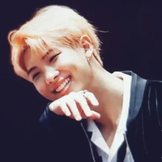 🦋 b1ec83c4 tersenyum, orang, lesung pipit, potret, bahagia, pria telegram sticker