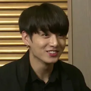 🍁 bf4ed0a5 pria, potret, orang, kpop, senyum telegram sticker