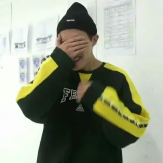 🌈 f48fe1ae orang, pria, facepalm, kuning, hitam, kupluk, kasual telegram sticker