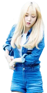 🙃 65e1c477 ผู้หญิง, ผมบลอนด์, ผ้ายีนส์, กางเกงขาสั้น, ลำลอง, แฟชั่น telegram sticker