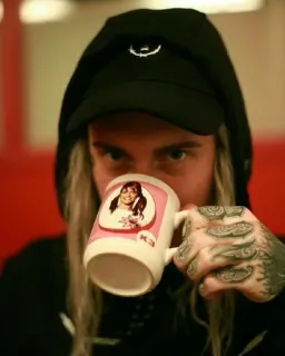 ⛓ 53fd368d K3 사람, 인물 사진, 음료, 머그컵, 모자, 문신 telegram sticker