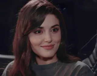 🥓 5c5b2306 女人, 肖像, 脸, 头发, 微笑 telegram sticker