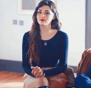 🥓 6b2dec89 女人, 肖像, 人物, 室内 telegram sticker