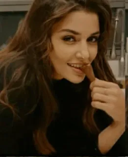 🥓 a8167ad9 女人, 吃, 巧克力, 微笑, 肖像, 室内 telegram sticker