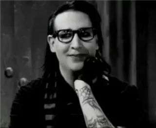 ๐ ba9fadce Marilyn Manson Marilyn Manson, celebrity, goth, singer, glasses whatsapp sticker